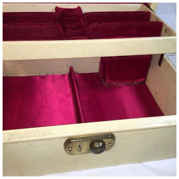 Vintage Musical Jewelry Box Red Interior - Picture 9 of 11